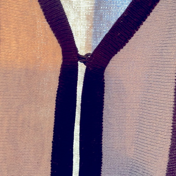 Isaac Mizrahi live! Poncho fit sweater. One size fits most. (Runs larger) - Picture 5 of 7